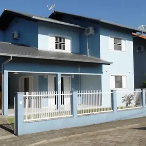 https://casa-azul-parque-beto-carrero-com-conforto.santa-catarina-brasil.com